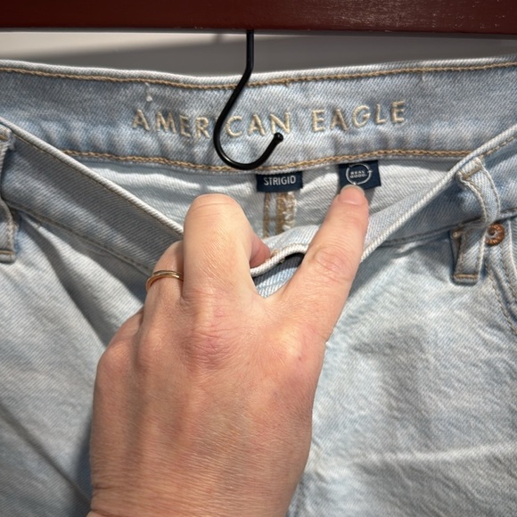 AEO Strigid Relaxed Jean Shorts Distressed Size 12 - Picture 8 of 12